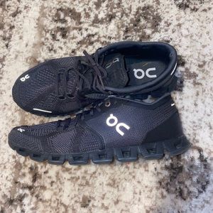On cloud shoes size 8